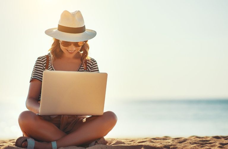 21 Companies That Lets You Work From Anywhere
